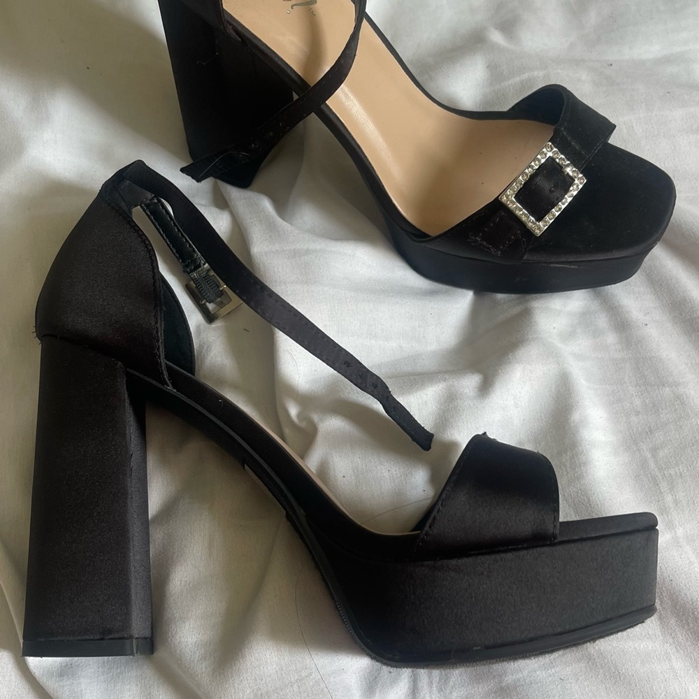 High heels from prom wore for 2 hours size 7 5 in.